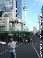 Rapha sur Queen Street devant the Sky city